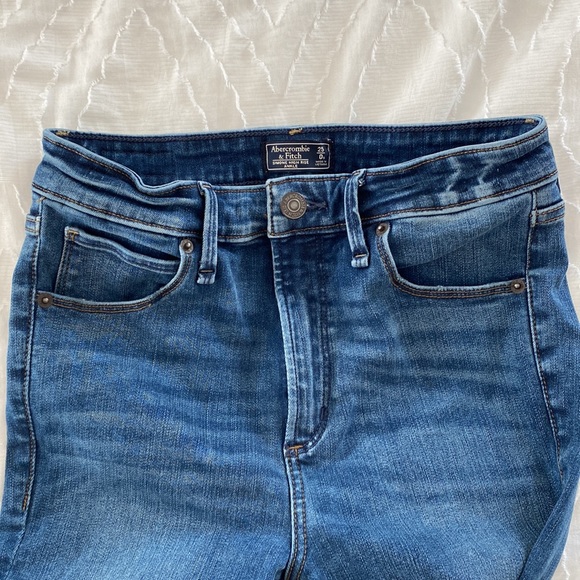 Abercrombie & Fitch High Rise Ankle Jeans - Picture 2 of 3